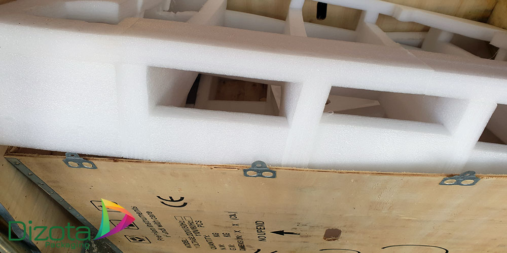 Khay xốp chèn trong thùng hàng chứa máy móc có trọng lượng lớn