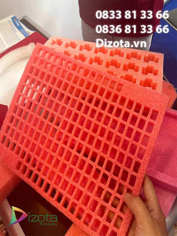 Dizota sản xuất hộp xốp định hình PE foam chống tĩnh điện