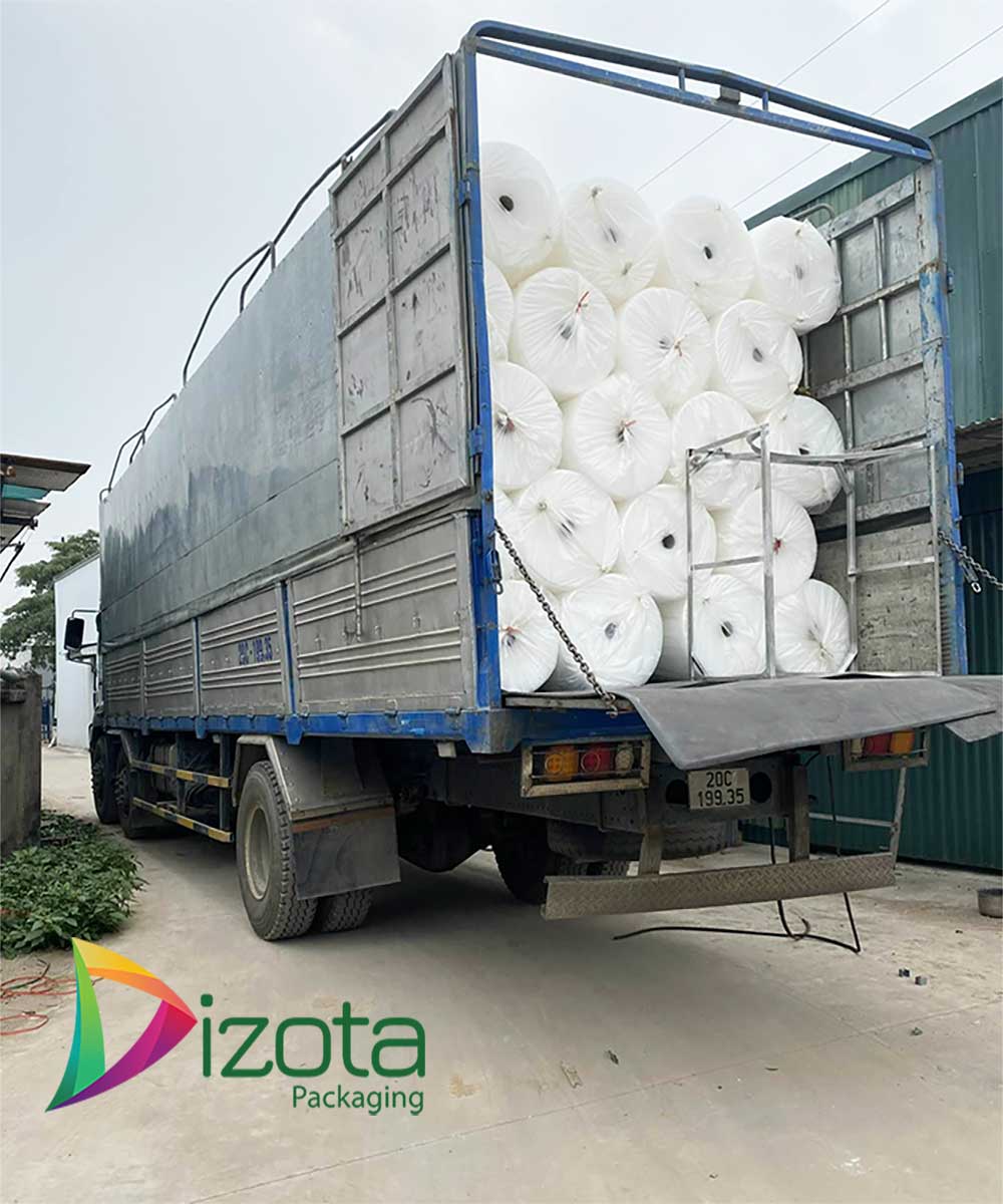 Xe chở xốp bong bóng cho đại lý tại Quảng Ninh