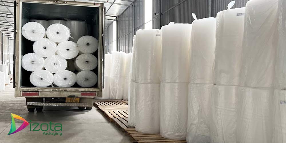 Xe chở xốp nổ đóng dâu tây cho thị trường Sơn La