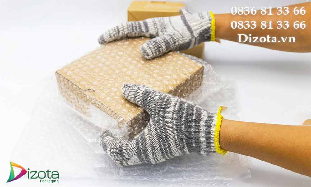 Gói hàng dễ vỡ bằng xốp bọt khí 