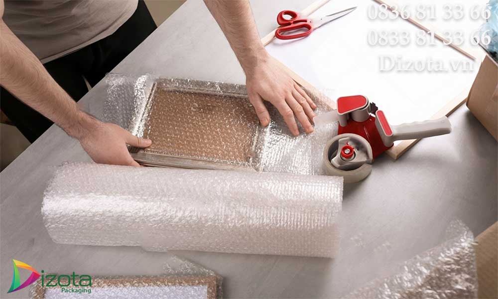 Gói hàng dễ vỡ bằng xốp khí